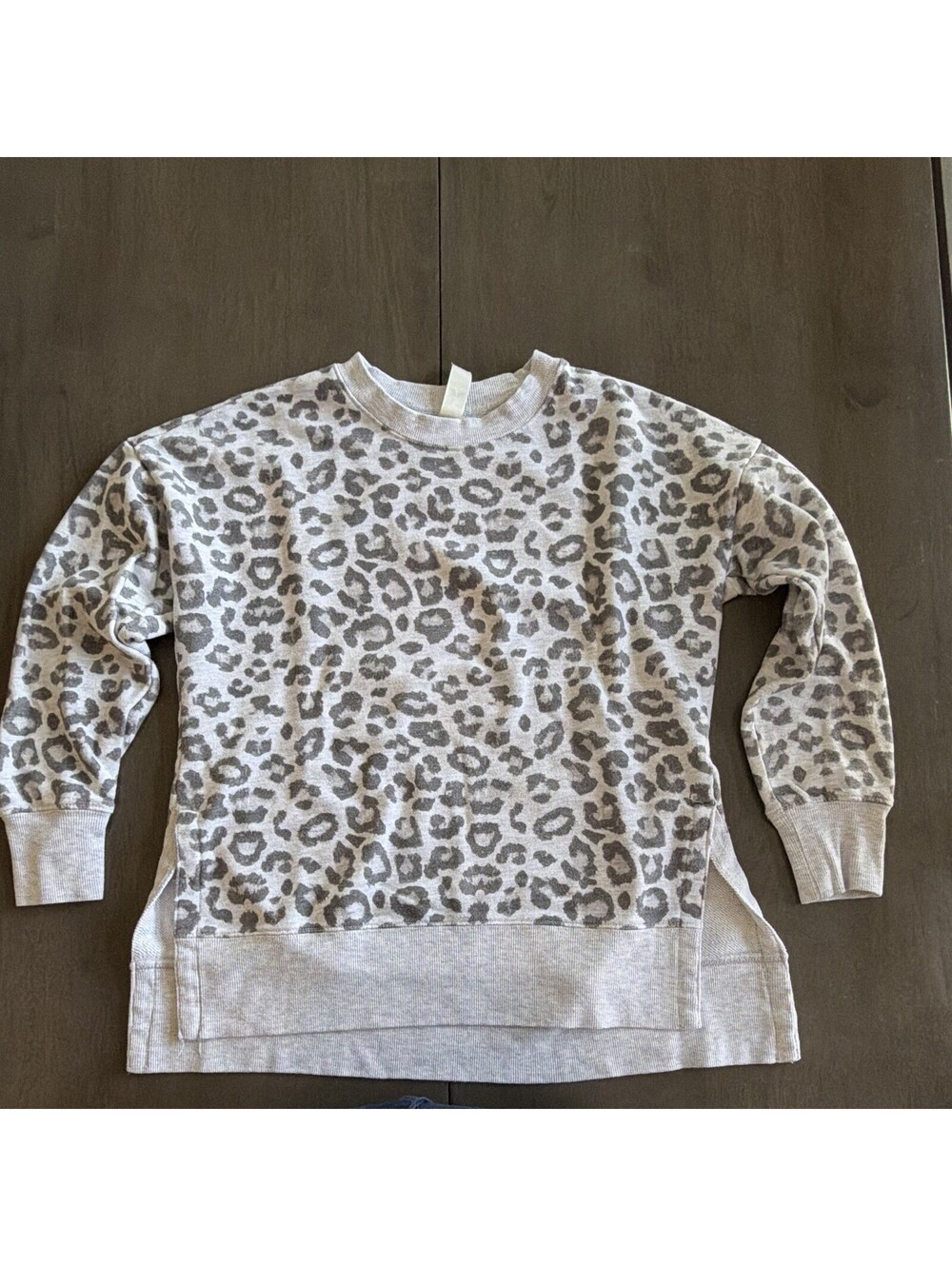 GreenTea Women’s Crewneck Pullover Fleece Sweatshirt Gray Leopard Print S